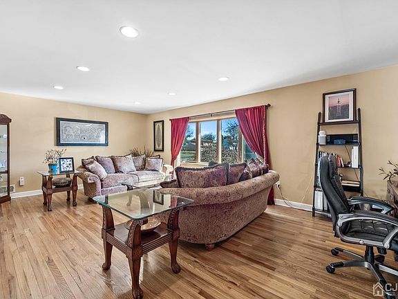 5th image of 40 Fuller Ave