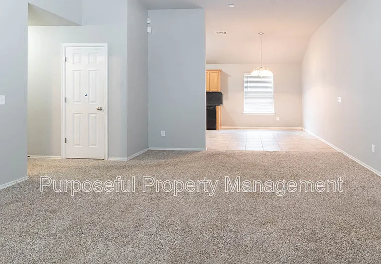 617 SW 36th St — Photo 6