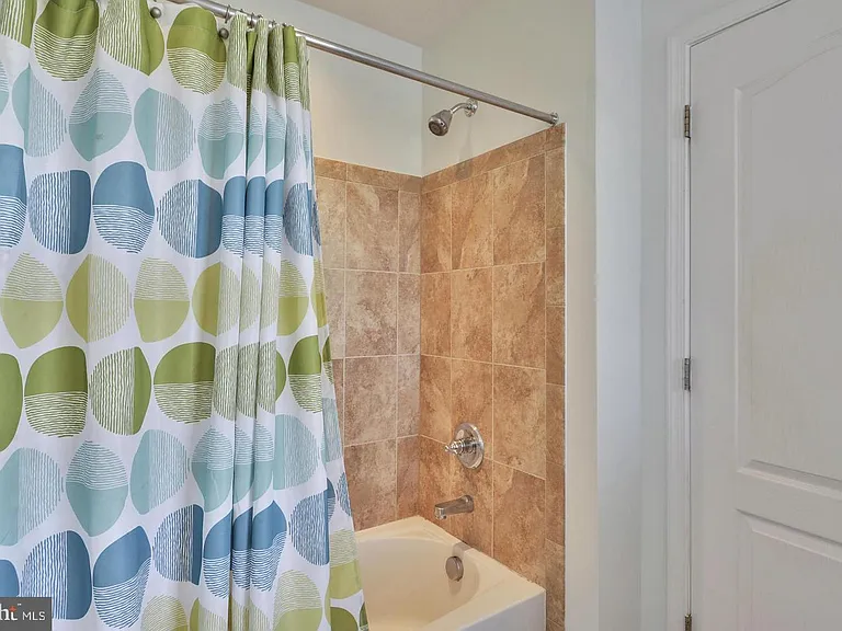 42977 Thornblade Cir — Photo 18