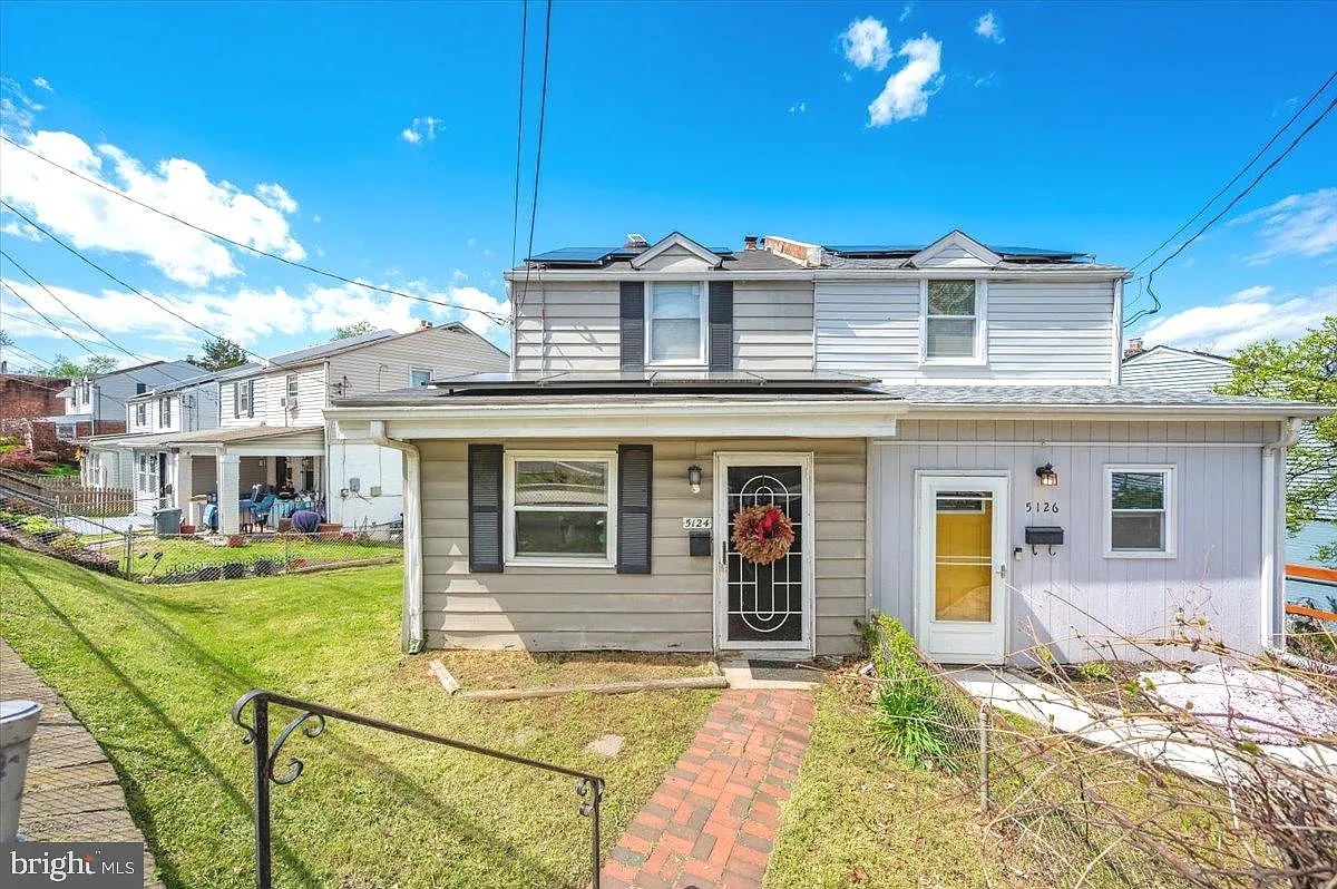 5124 Just St NE photo 1