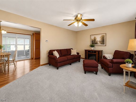 3rd image of 7655 Manor Dr