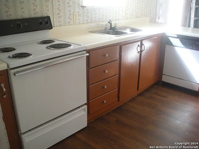 3 bed, 2.0 bath, 1212 sqft, $1,500 — Photo 2