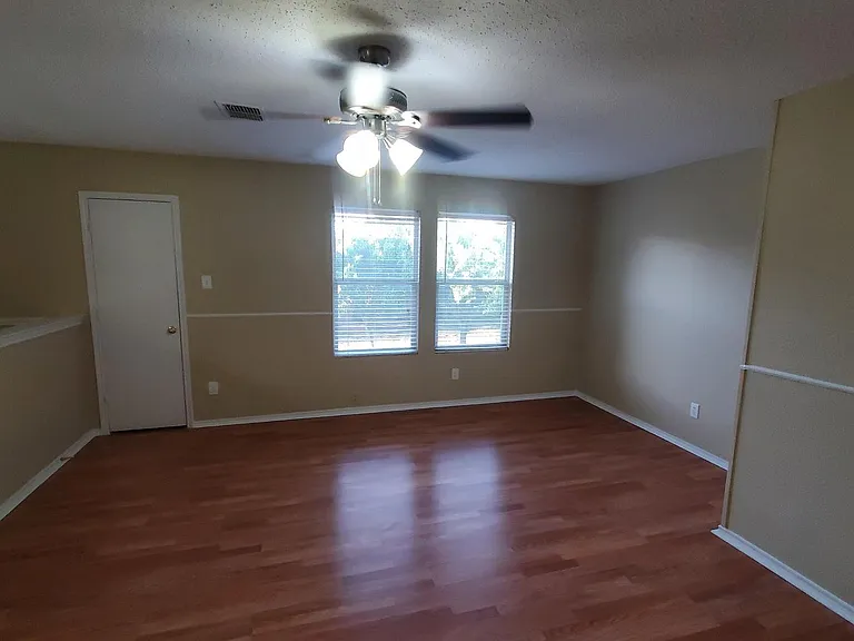 1400 Coral Reef Ln — Photo 4
