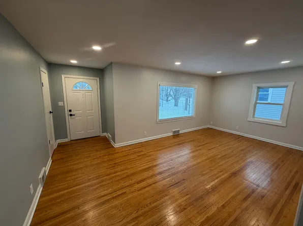 301 Leif Erikson Dr #301, Decorah, IA 52101