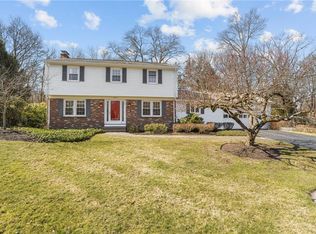 11 Bayberry Hill Dr, Cumberland, RI 02864