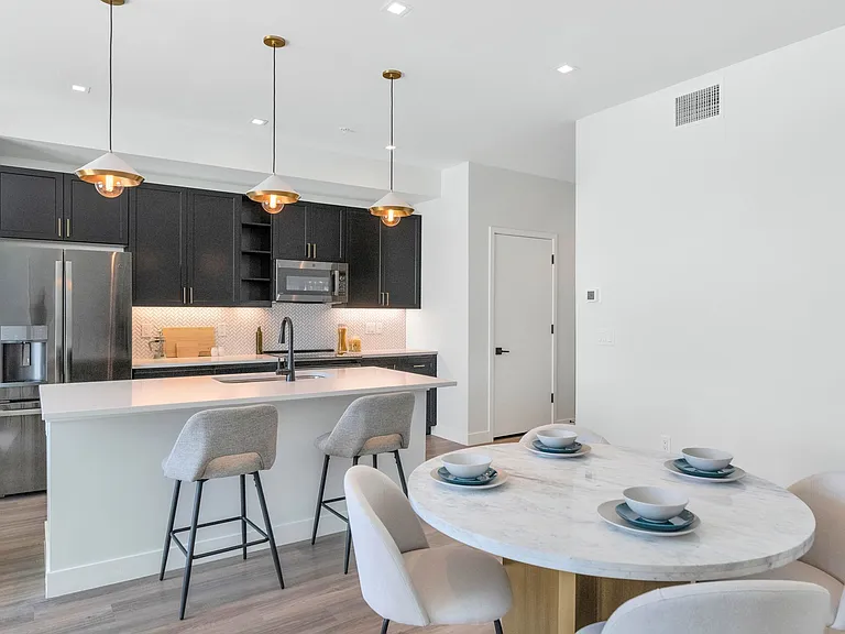 4225 N 32nd St — Photo 31