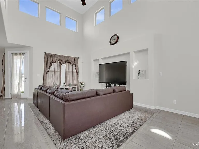 3817 Santa Fe St — Photo 3