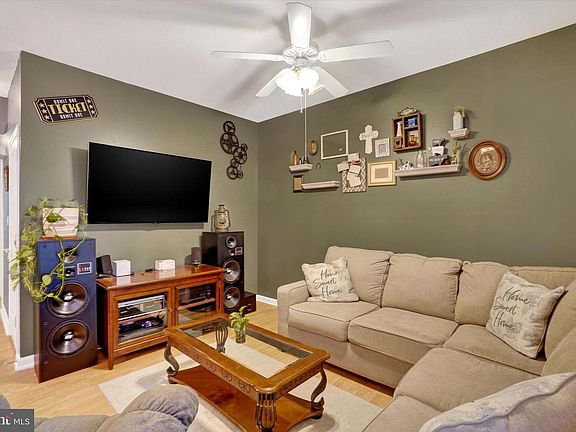 5th image of 1868 Deerfield Dr