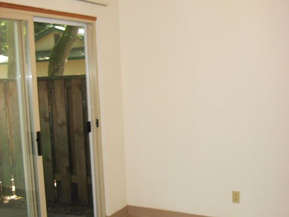 5th image of 9425 SW Tauchman St APT L