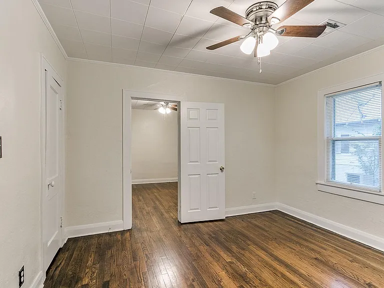 625 W Dewey St — Photo 66