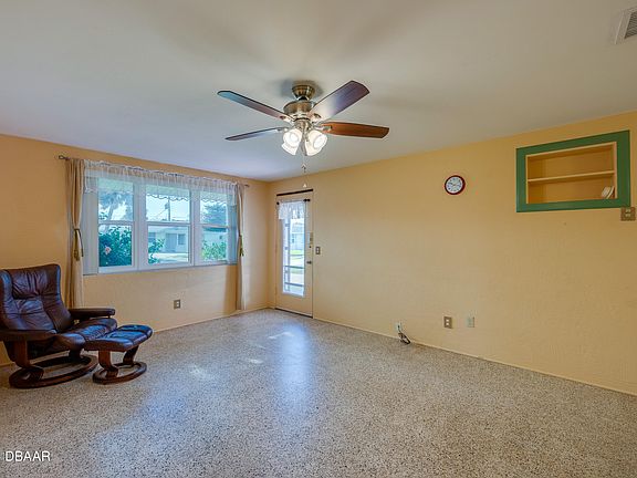 3rd image of 6 River Shore Dr