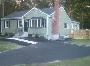 11 Daniel Carpenter Ct, Foxboro, MA 02035