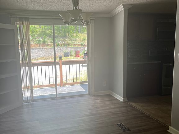 3rd image of 1402 Spring Hill Rd