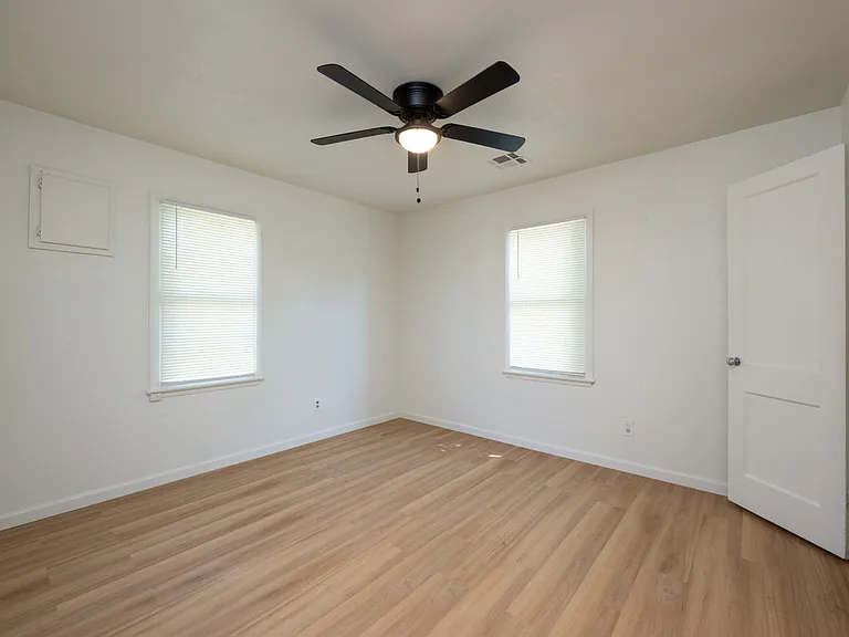 511 E Grumman Dr — Photo 12