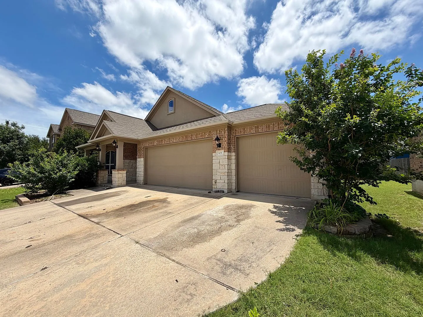 Beautiful 3BR/2BA Home with 3-Car Garage in Leander, TX — Photo 2