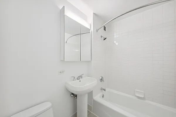 Rented by Greystar | media 13