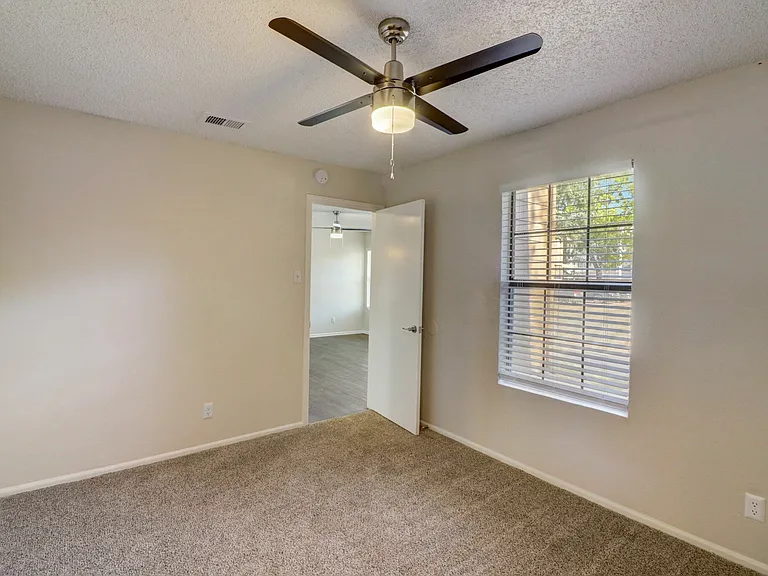 21-web-or-mls-Lake Park Rd-021