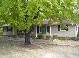 111 Old Meadowbrook Rd, Mooresville, NC 28115