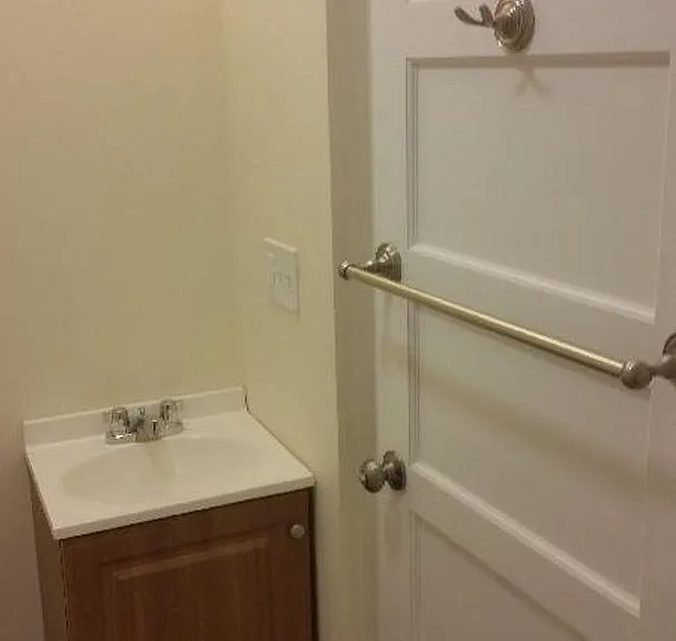 30 High St #1B — Photo 6