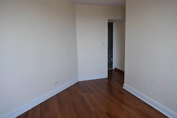 Rented by Metropolis Real Estate of Manhattan | media 11