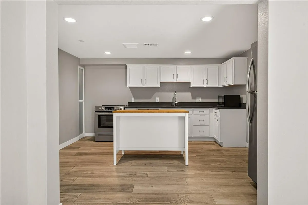 1734 King Street, Unit B — Photo 1