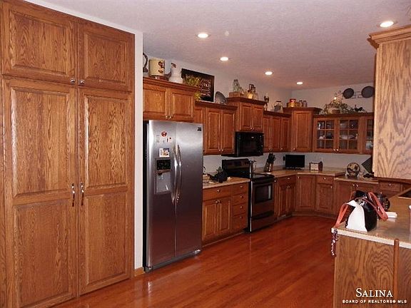5th image of 2154 Falconview Dr