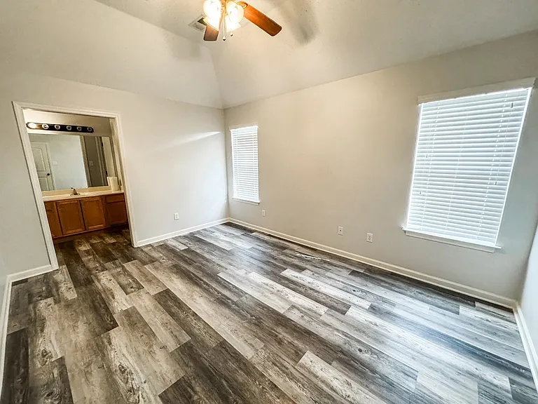 1645 Sawmill Creek Ln — Photo 7