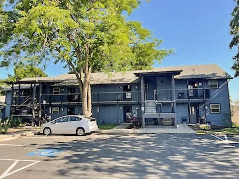 920 W 1st Ave — Photo 3