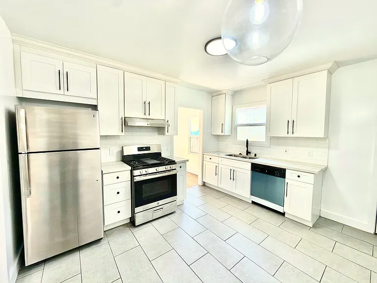 328 N Kingsley Dr #334-1/2 — Photo 3