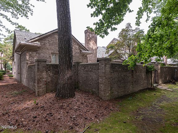 5th image of 3076 Dartmouth Drive