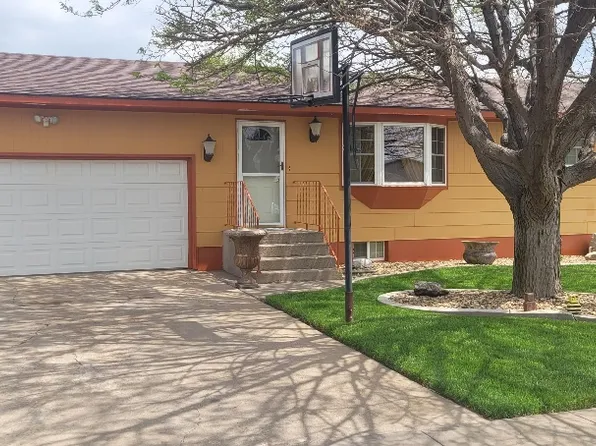 2004 N 10th St, Garden City, KS 67846