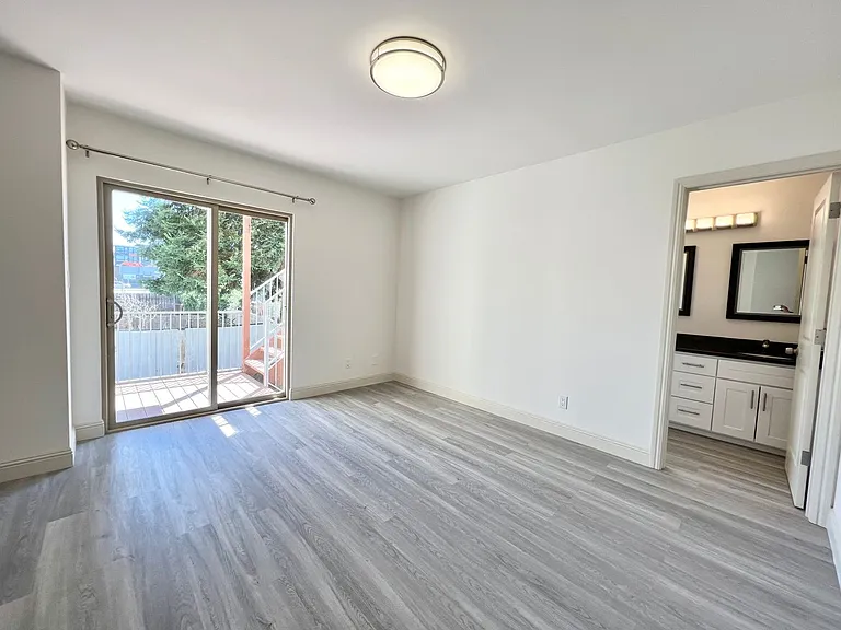 278 Granada — Photo 9