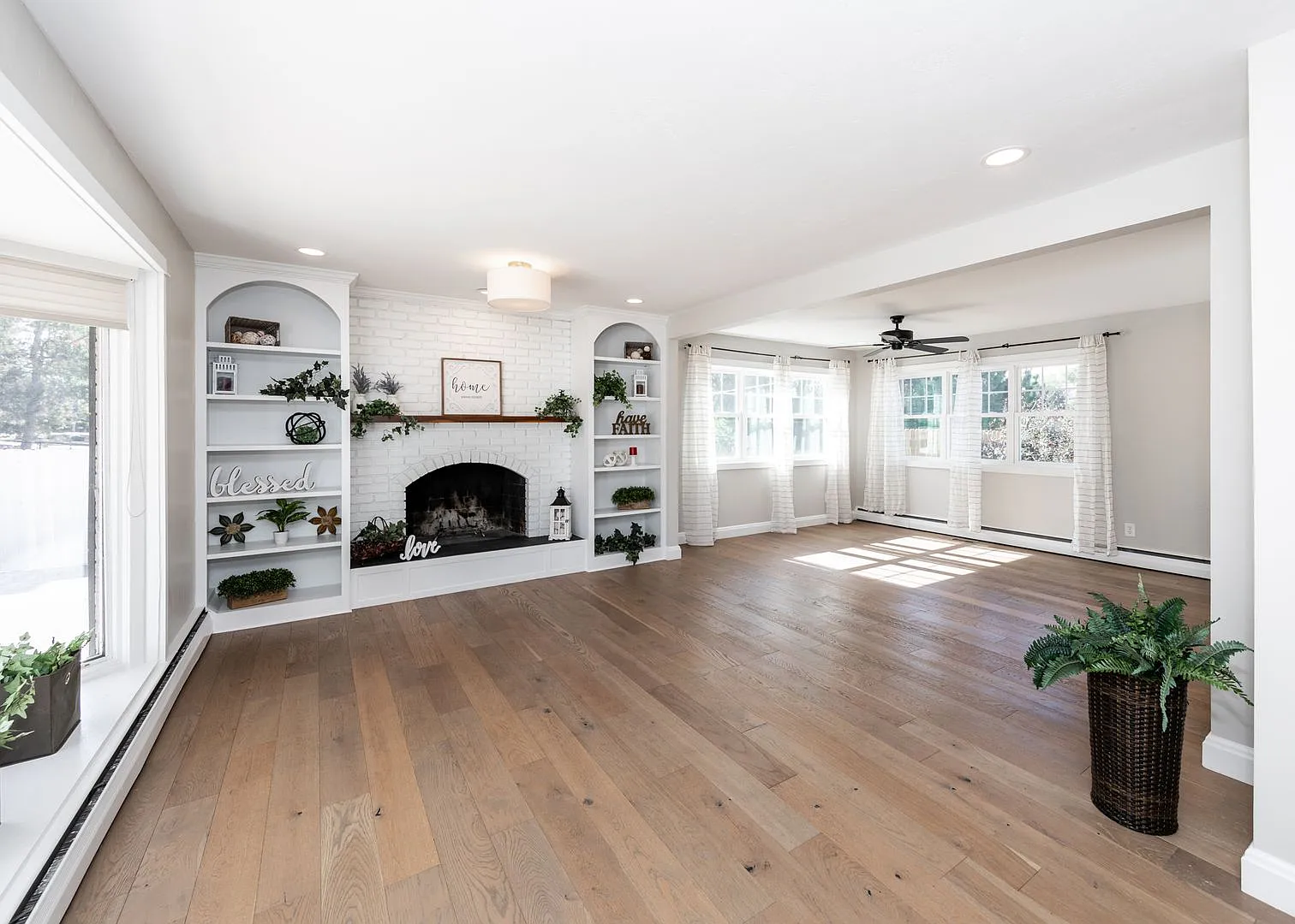 Cozy Home Centrally located Colorado Springs Country Club Neighborhood — Photo 2