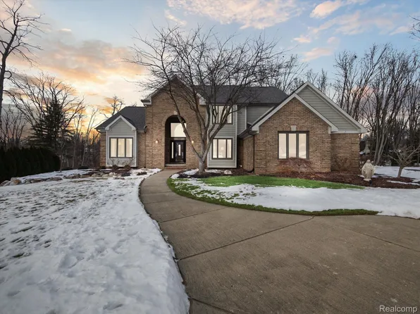 4225 Augusta Ct, Howell, MI 48843