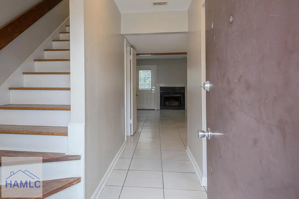 2 bed, 1.5 bath, 1068 sqft, $1,150 — Photo 3