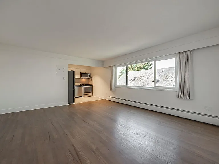 1126 Rockland Ave #207 — Photo 6