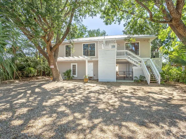 35 Sunrise Ln, Panacea, FL 32346