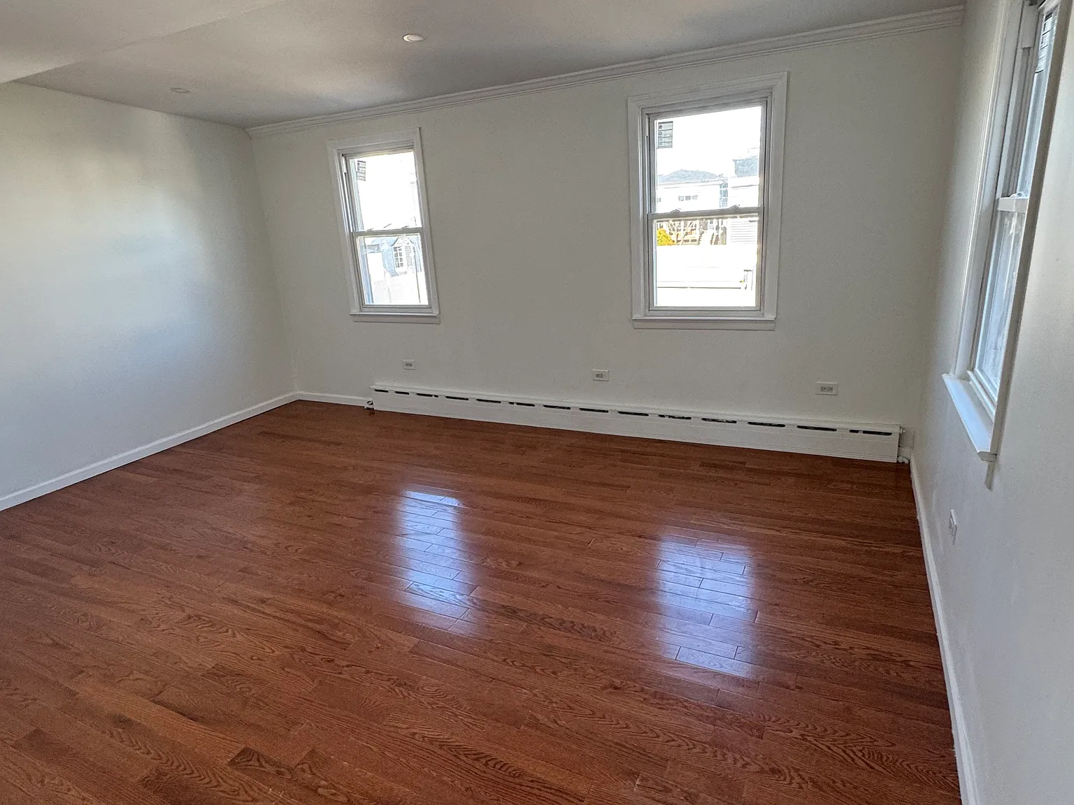 4 bed, 2000 sqft, $3,500 — Photo 2