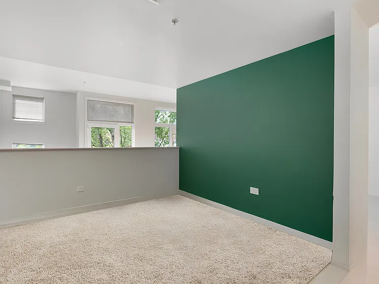 Office/guest space with lots of light.