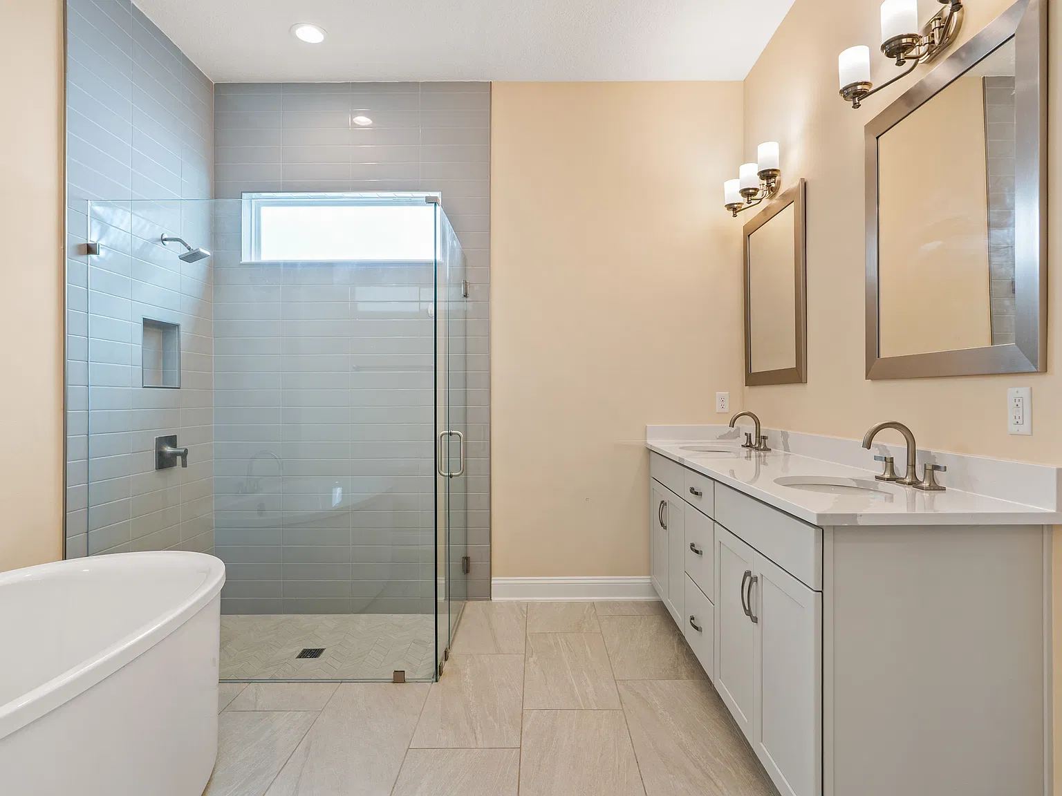 4 bed, 2609 sqft, $4,950 — Photo 4