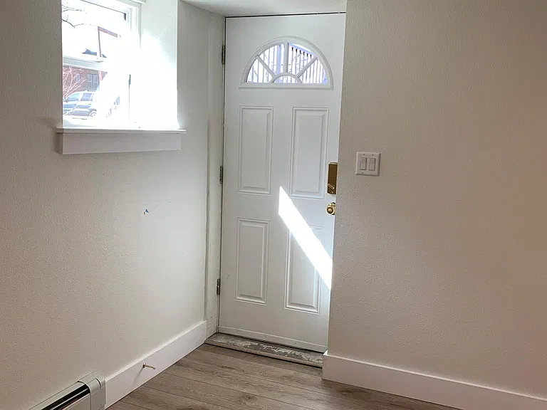 2104 S Corona St — Photo 7