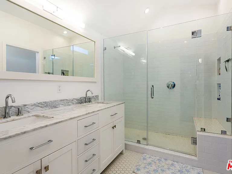 444 S Roxbury Dr #B — Photo 19