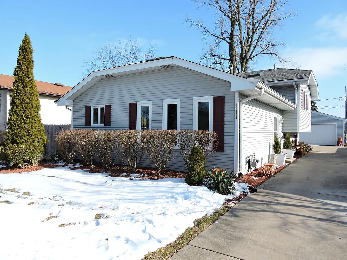 1011 Florence St photo 1