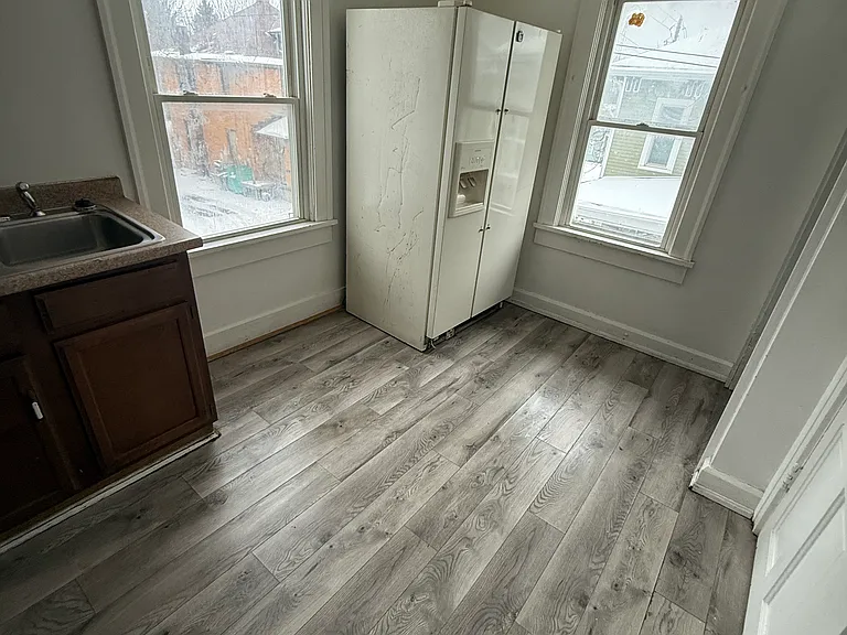 126 Benton St N #1/2 — Photo 4