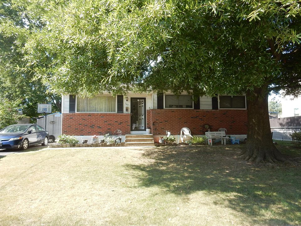 1st image of 743 W 12th St