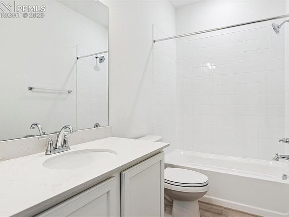 3rd image of 10313 Kingsbury Dr