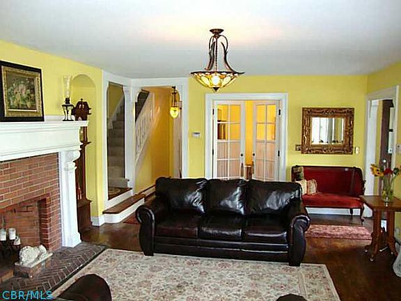 3rd image of 93 Parkwood Ave