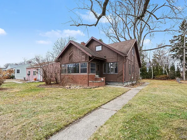 23043 Francis St E, Saint Clair Shores, MI 48082