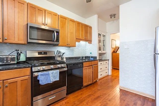 4174 N Clarendon Ave — Photo 13