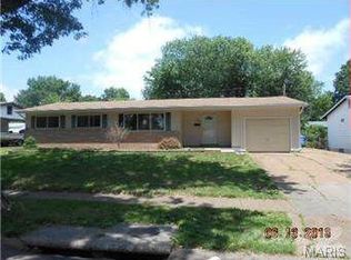 1485 Swallow Ln, Florissant, MO 63031